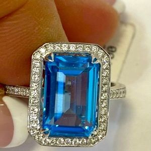 18K White Gold Blue Topaz  and Diamond Ring Size 6 1/2